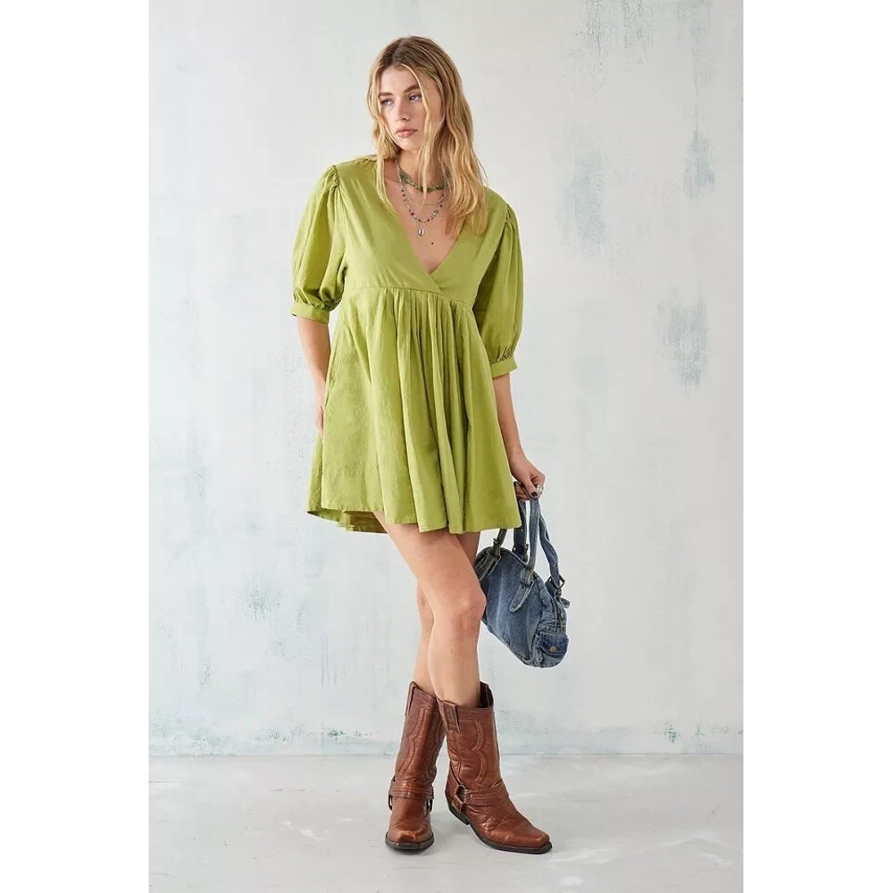 Urban Outfitters Ecote Vero Shapeless V-Neck Pleated Mini Dress Green Size Small